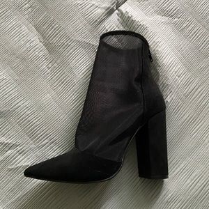 BLACK HEELED BOOTS